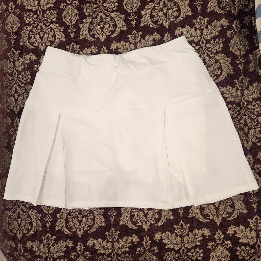 Lands End Size M tennis/golf skirt with built-in shorts